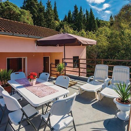 Holiday Home Paul Blace Εξωτερικό φωτογραφία